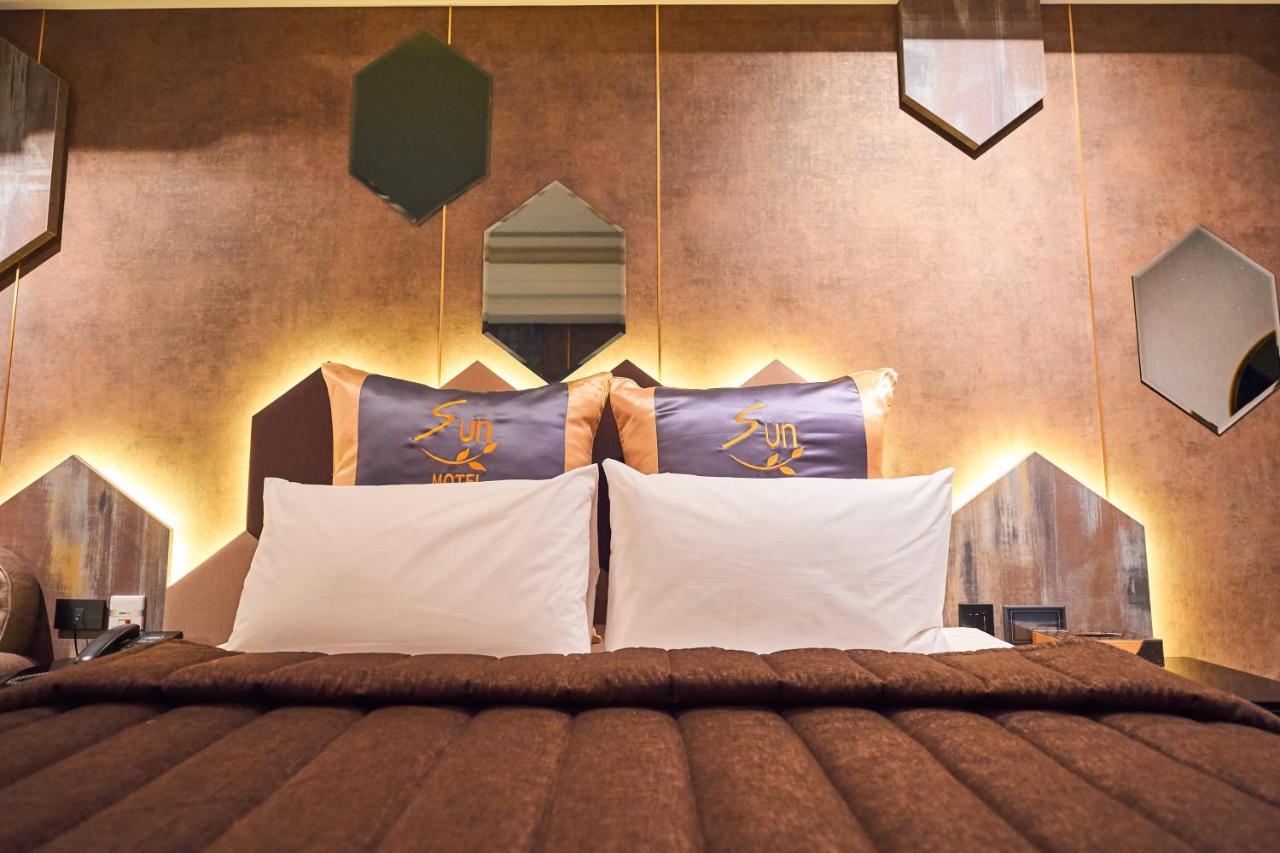 Sun Motel Kaohsiung Extérieur photo