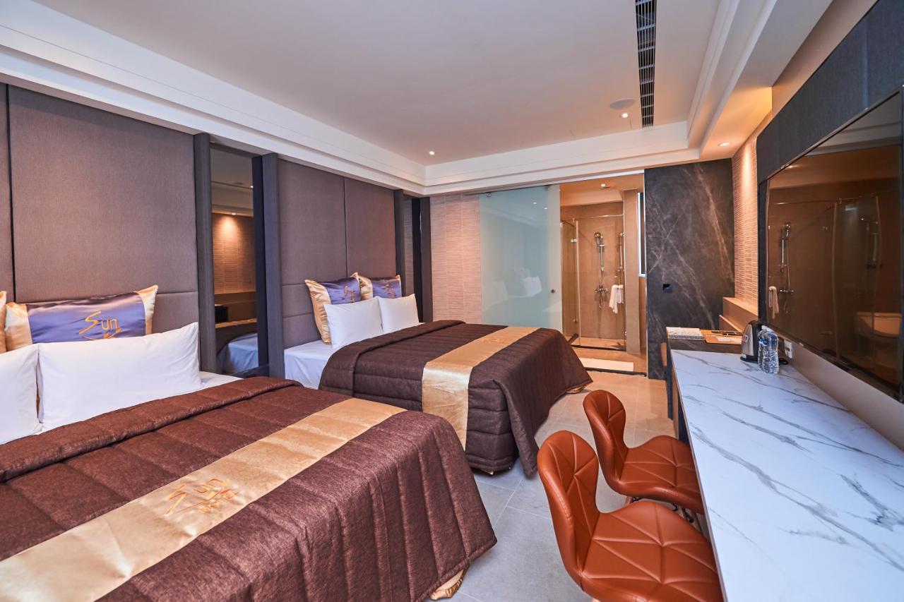 Sun Motel Kaohsiung Extérieur photo
