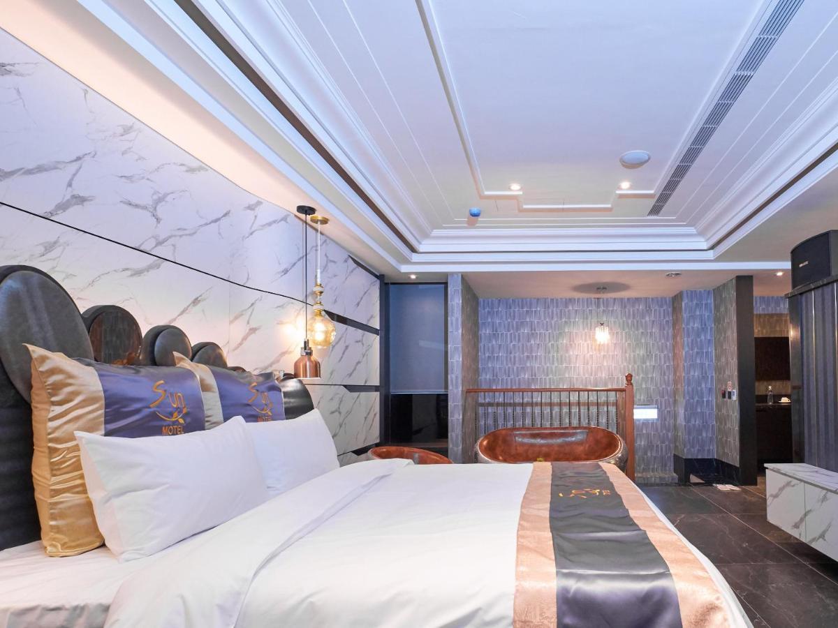 Sun Motel Kaohsiung Extérieur photo