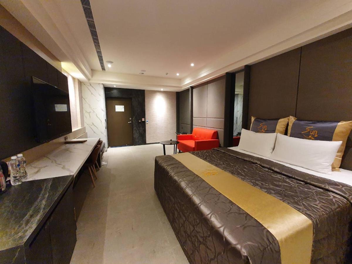 Sun Motel Kaohsiung Extérieur photo
